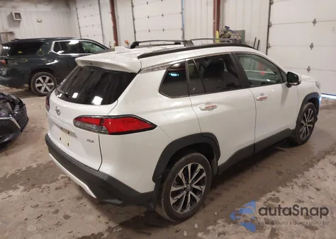 2022 Toyota Corolla Cross Xle z USA, uszkodzony, nr VIN 7MUEAAAG1NV024189